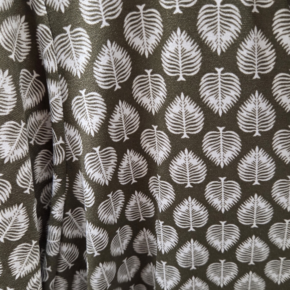 Liz Claiborne Olive Leaf Pattern Short Sleeve Top - Picture 2 of 6